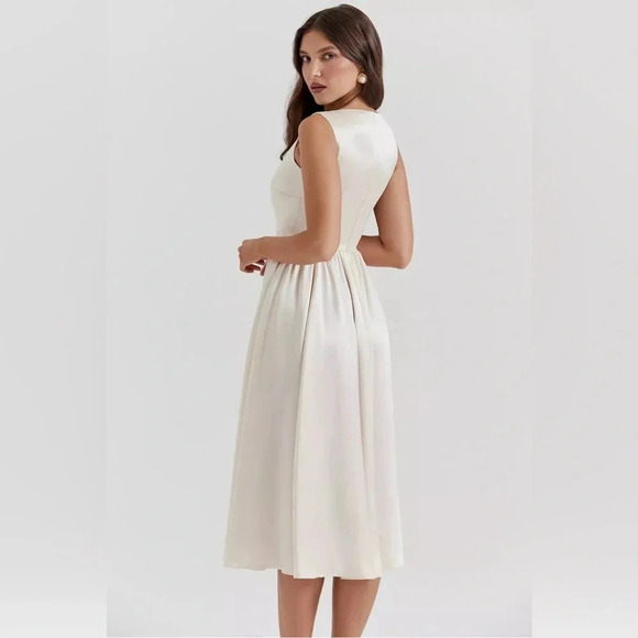 HOUSE OF CB 'Shayla' Vintage Cream Midi Dress - Picture 3 of 5